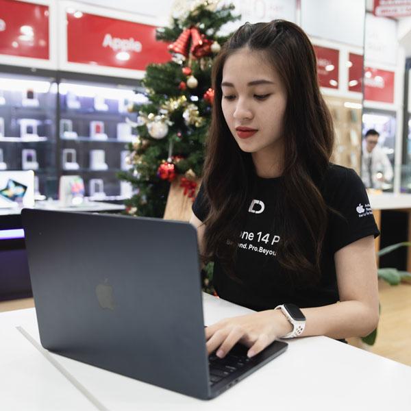 MacBook Pro M2 13 inch 8GB/256GB Chính Hãng