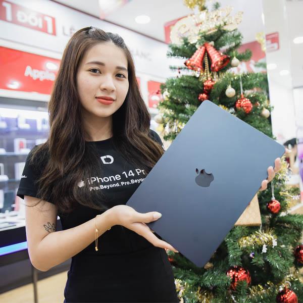 MacBook Pro M2 13 inch 8GB/256GB Chính Hãng