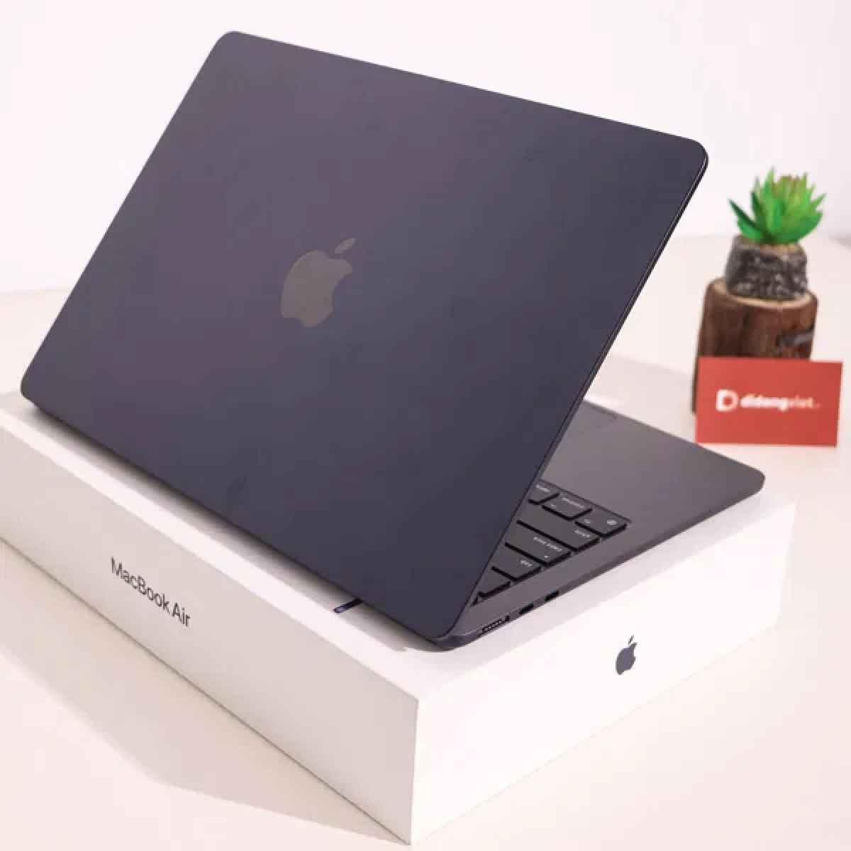 MacBook Air M2 2024 13-inch 16GB/256GB Chính Hãng