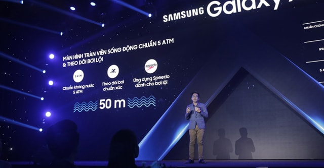 Hình ảnh Samsung Galaxy A8 2018 và A8 Plus 2018 giá tầm trung ở Việt Nam