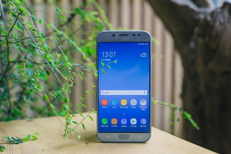 Với Samsung Galaxy J7 Pro, bạn sẽ được trải nghiệm một chiếc smartphone mạnh mẽ với cấu hình nổi bật và camera đẳng cấp. Hãy ghé qua để khám phá thêm về điều này!