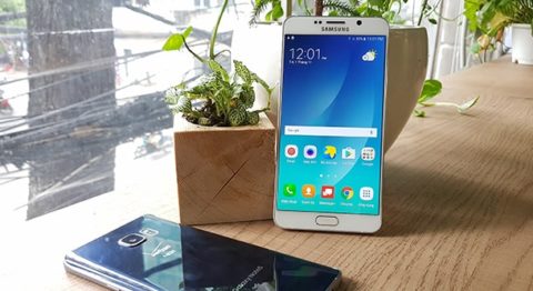 chon-galaxy-note-5-manh-me-hay-iphone-6s-on-dinh-cung-tam-gia-didongviet