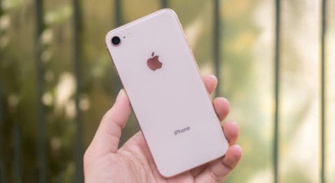 Tại sao nên mua iPhone 8 thay vì iPhone X làm quà tặng 8/3? tai-sao-nen-mua-iphone-8-thay-vi-iphone-x-lam-qua-tang-8-3
