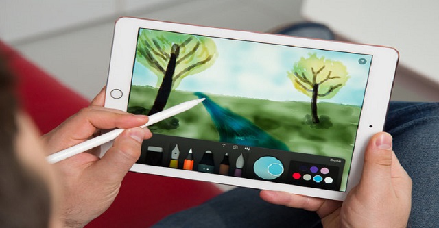 Apple Pencil là một thiết bị hỗ trợ cho iPad Pro, giúp người dùng có thể vẽ, viết và thiết kế chuyên nghiệp hơn. Với Apple Pencil, việc vẽ trở nên dễ dàng hơn bao giờ hết, đặc biệt là khi sử dụng trong kết hợp với Procreate. Hãy nhấp vào hình ảnh liên quan đến Apple Pencil để tận dụng toàn bộ tiềm năng của nó trên iPad Pro của bạn.