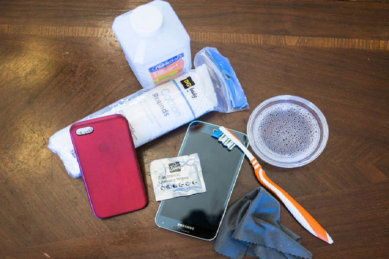 Cách làm sạch ốp lưng điện thoại nhanh mà hiệu quả nhất - Công nghệ mới nhất - Đánh giá - Tư vấn thiết bị di động