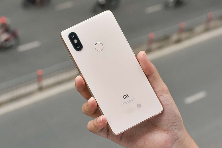 xiaomi-mi-8-se-mau-vang-didongviet