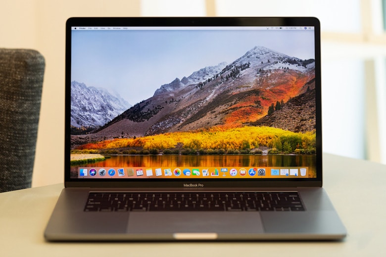 man-hinh-macbook-pro-2018-didongviet