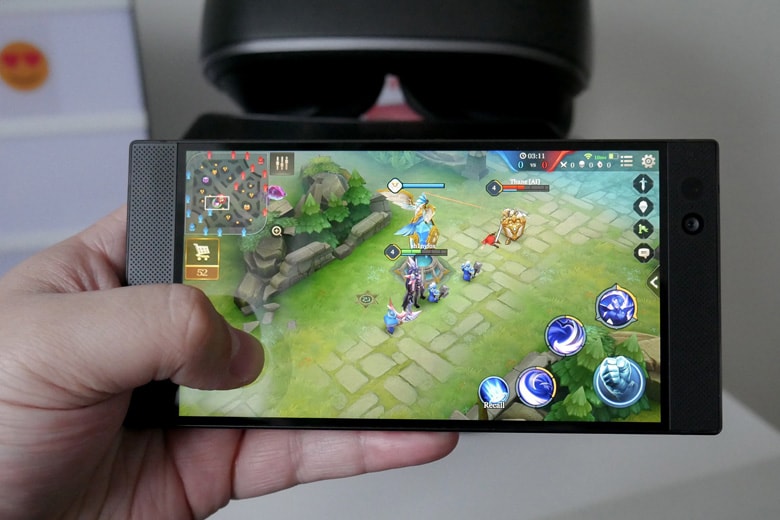 razer-phone-man-hinh-tan-so-120hz-didongviet