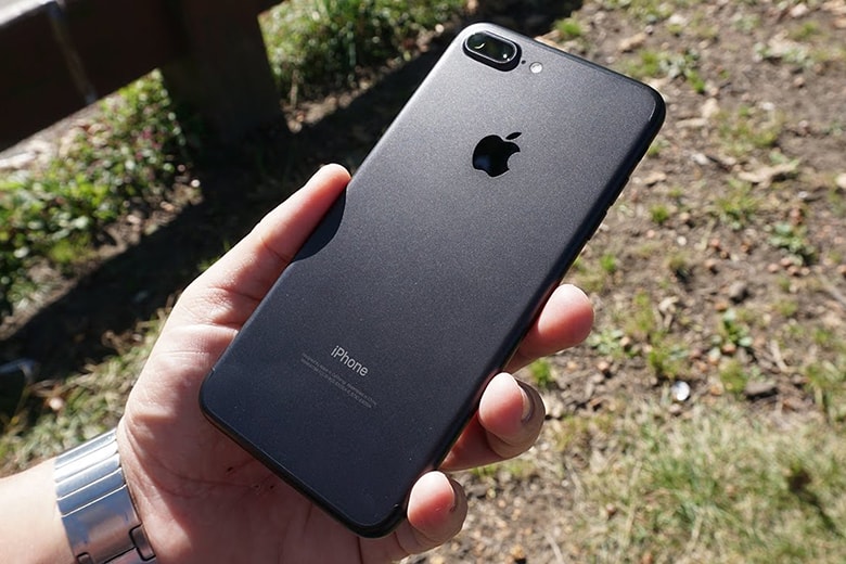 Các điểm khác biệt giữa iPhone 7 đen bóng và iPhone 7 đen nhám - Tin tức  Apple, công nghệ - Tin tức ShopDunk