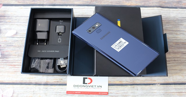 Hình ảnh mở hộp Samsung Galaxy Note 9 chính hãng tại Di Động Việt