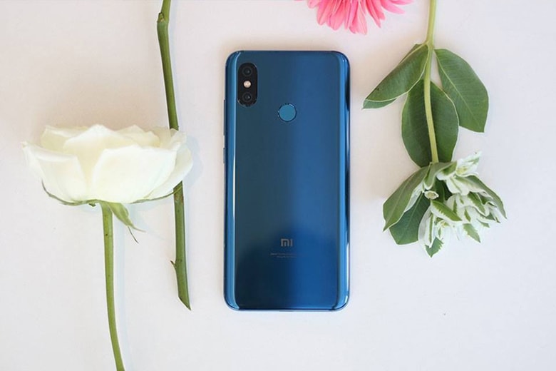 thiet-ke-xiaomi-mi-8-didongviet