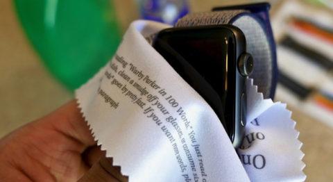 huong-dan-cach-ve-sinh-apple-watch-co-ban-dung-cach