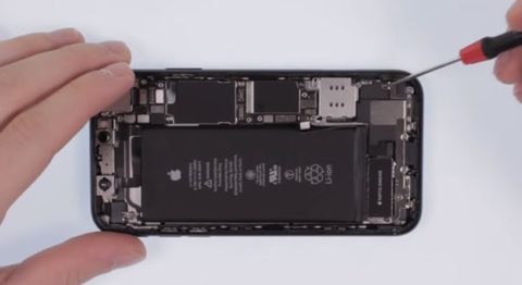 kham-pha-linh-kien-iphone-xr-vien-pin-co-dung-luong-bao-nhieu