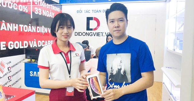 Ca sĩ Lê Hiếu hài lòng khi mua iPhone Xs Max 2 SIM quốc tế
