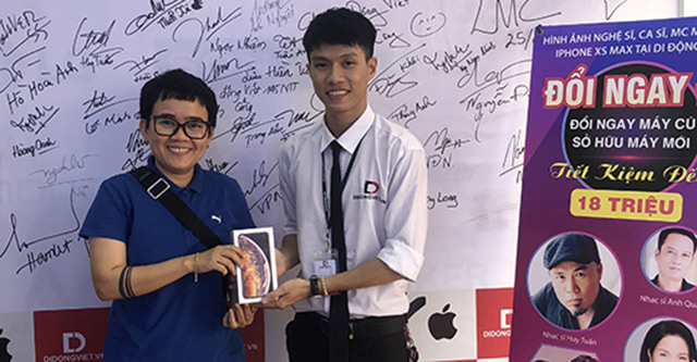 Nhạc sĩ Phương Uyên chọn ĐỔI NGAY ĐI để lên đời iPhone Xs Max 2 SIM