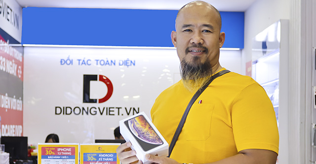 Nhạc sĩ Trương Lê Sơn đổi iPhone X để lên đời iPhone Xs Max tại Di Động Việt