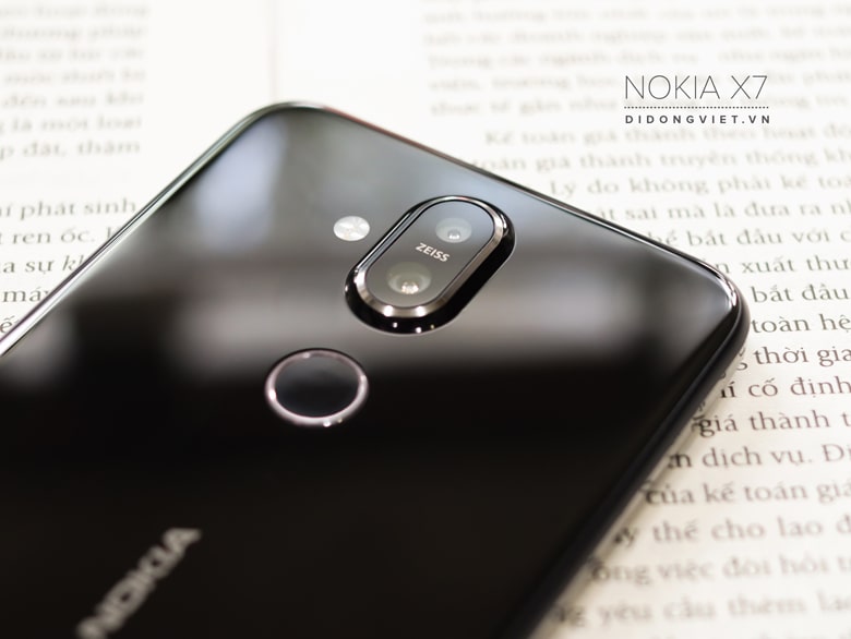 Camera kép phía sau của Nokia X7 2018