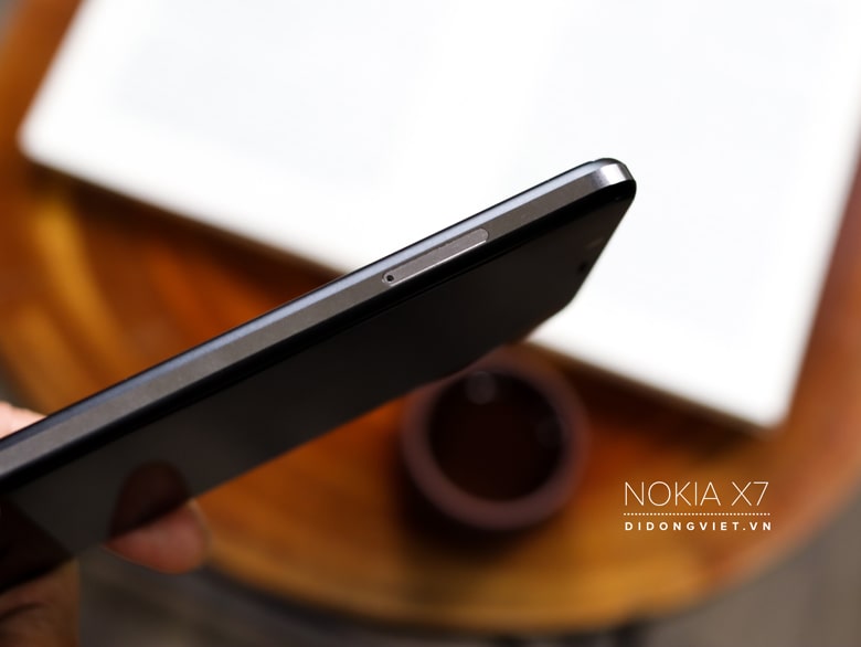 Vị trí khay sim, thẻ nhớ Nokia X7 2018