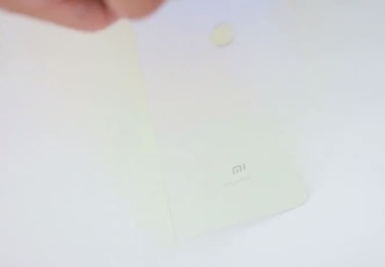 Xiaomi Mi 8 Lite có mặt lưng trong suốt