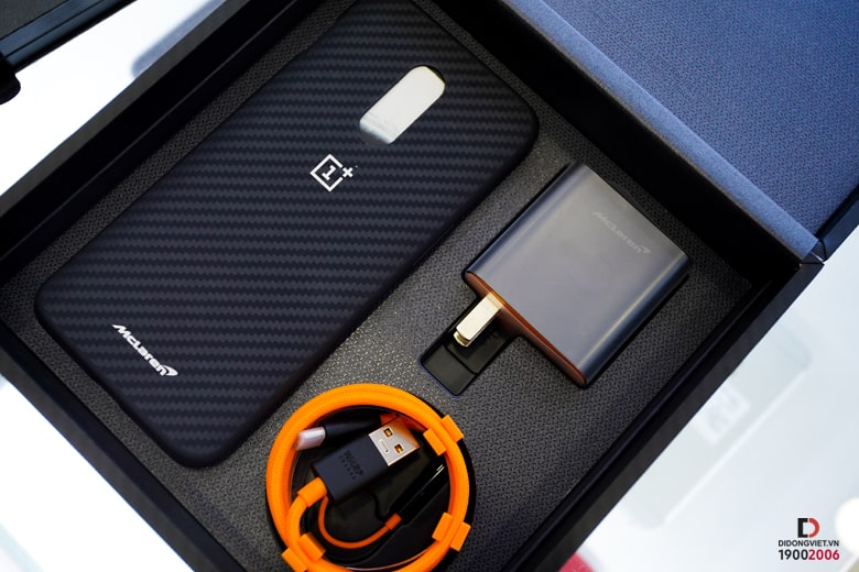 Hình ảnh OnePlus 6T McLaren RAM 10GB - Mở hộp trên tay
