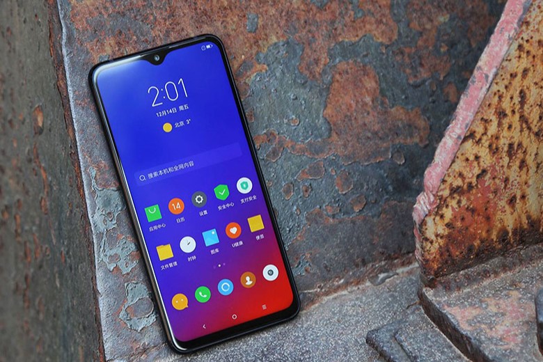 Lenovo Z5s có thiết kế màn hình giọt nước giúp tối ưu tỷ lệ hiển thị trên điện thoại 