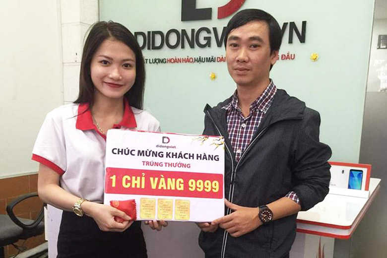 Khách hàng thứ 5 trúng vàng 9999 tại Di Động Việt