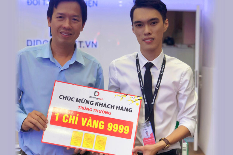 Khách hàng thứ 6 trúng vàng 9999 tại Di Động Việt