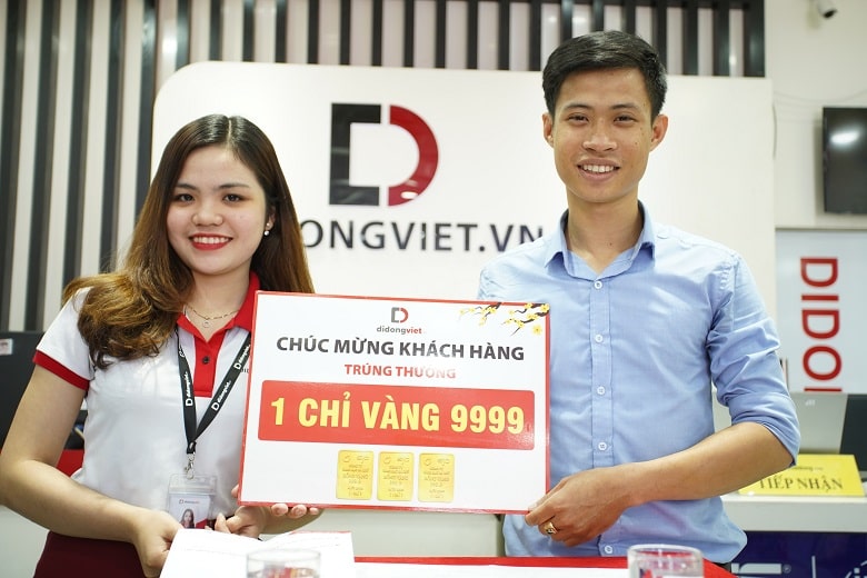 Khách hàng thứ 3 my mắn trúng vàng 9999 tại Di Động Việt