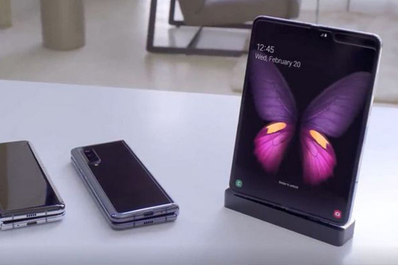 Video Samsung Galaxy Fold thực tế vô cùng nhỏ gọn, nhiều tính năng thú vị