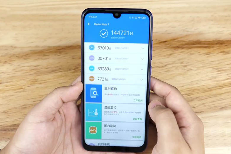 Khung plastic làm giảm độ bền của Redmi Note 7