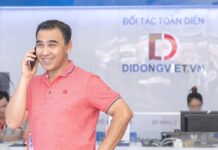 MC Quyền Linh hào hứng đặt mua Galaxy S10+ tại Di Động Việt