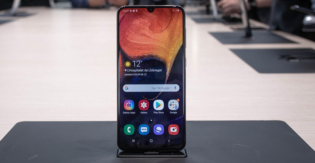 Samsung Galaxy A50, Galaxy A30 và A10 đã được bán ra tại Ấn Độ