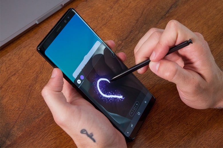 Vũ khí tối thượng của Note 8 chính là bút S Pen.