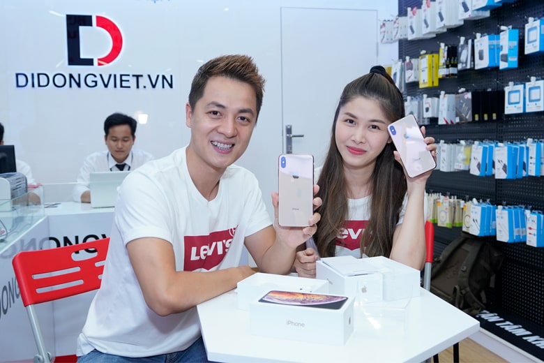 Ca Sĩ Đăng Khôi mua iPhone 8 Plus tại Di Động Việt