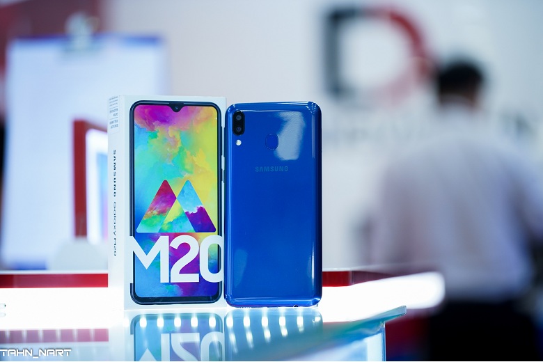 điện thoại Galaxy M20 giá từ 4 triệu