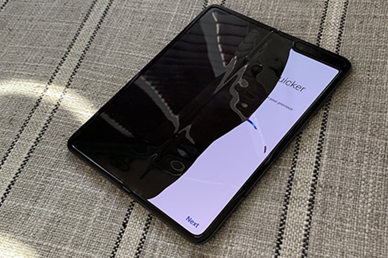 Một Galaxy Fold bị hỏng màn hình