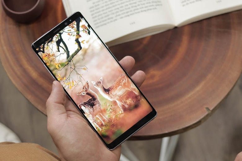 Màn hình vô cực trên Galaxy Note 8 cho trải nghiệm hình ảnh thoải mái
