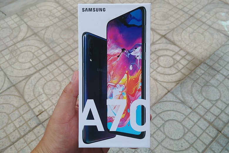 Hộp Galaxy A70 rất bắt mắt