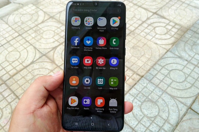 Mặt trước Galaxy A70 được trang bị màn hình Super AMOLED