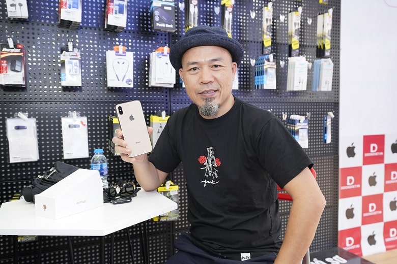 Nhạc sĩ Huy Tuấn thu đổi lên đời iPhone Xs Max tại Di Động Việt