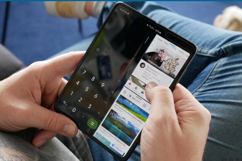 Galaxy Fold thế hệ đầu tiên bị lỗi màn hình