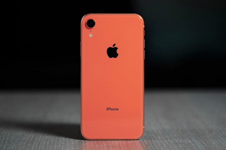 iPhone Xr với màu cam san hô