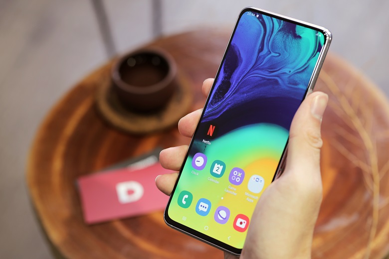 Màn hình Galaxy A80 tràn viền hoàn hảo