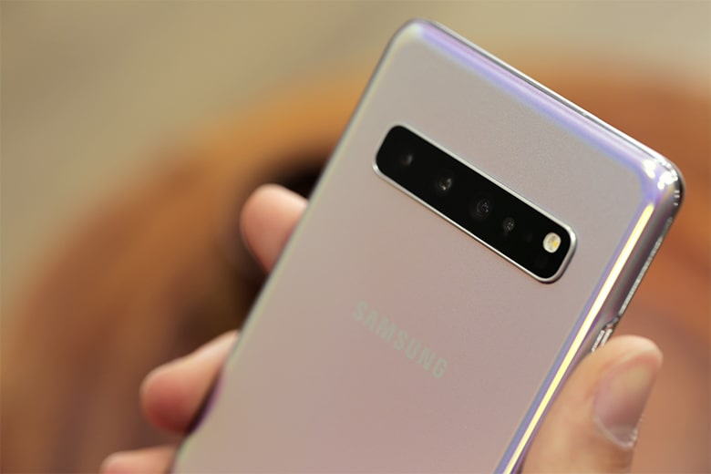Samsung Galaxy S10 với bộ 3 camera đặt ngang