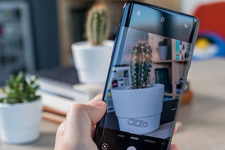 OnePlus 7 Pro được trang bị bộ ba camera sau