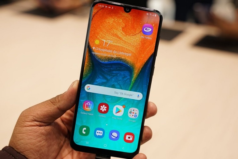 Kinh tế hơn thì Samsung Galaxy A30 nhưng cũng đủ mang đến "Bao ý thơ tương tư ngẩn ngơ"