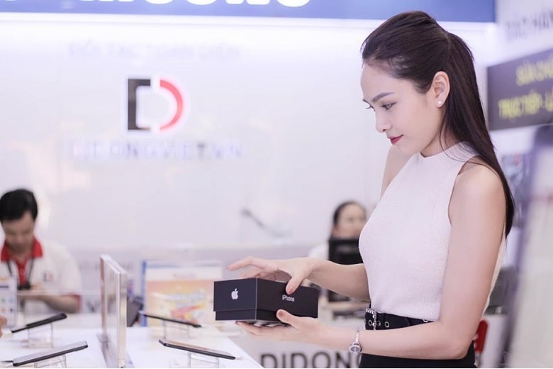 Ca sĩ Lưu Hiền Trinh mua iPhone 11 Pro Max