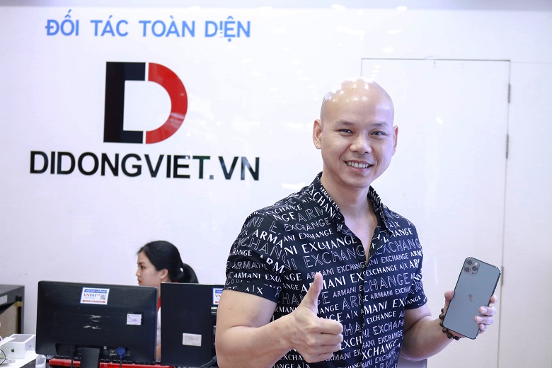 Ca sĩ Phan Đinh Tùng chọn lên đời iPhone 11 Pro Max mới tại Di Động Việt