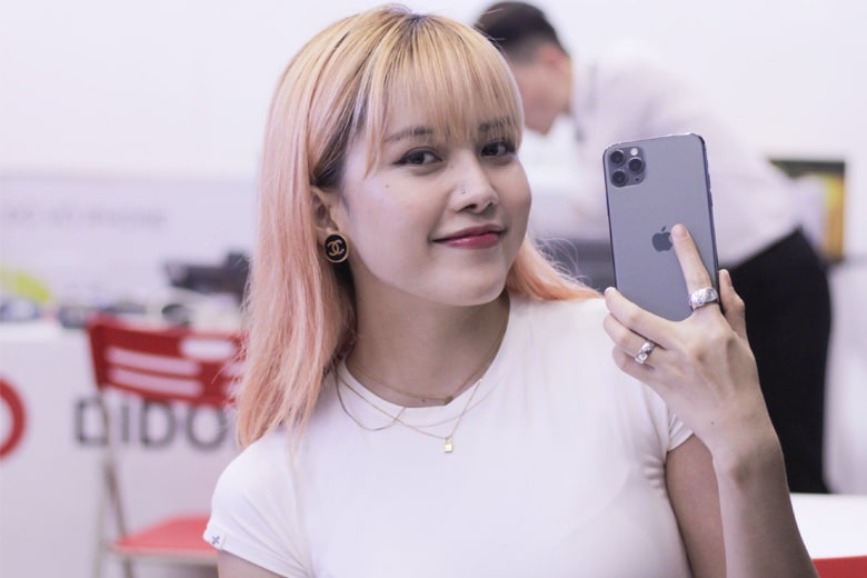 Ca sĩ Thiều Bảo Trâm Trade-In lên đời iPhone 11 Pro Max tại Di Động Việt