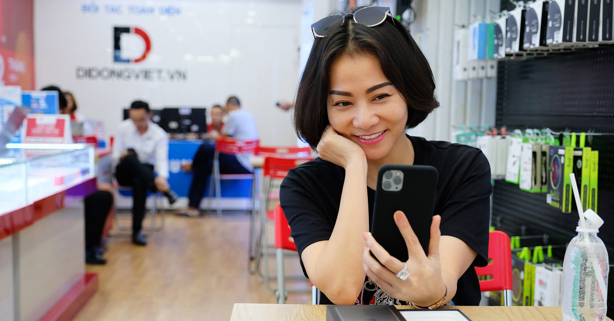 Ca sĩ Thu Minh sở hữu iPhone 11 Pro Max trong ngày đầu tiên mở bán tại Việt Nam